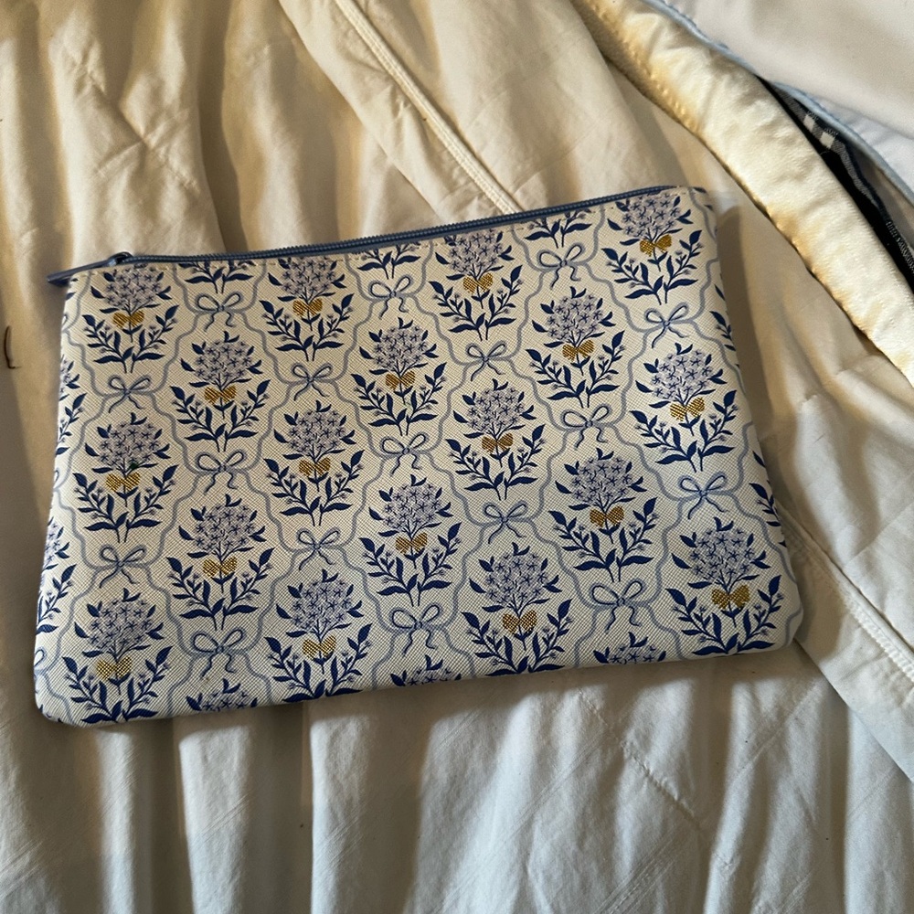 Floral Zip Pouch - Blue & Cream